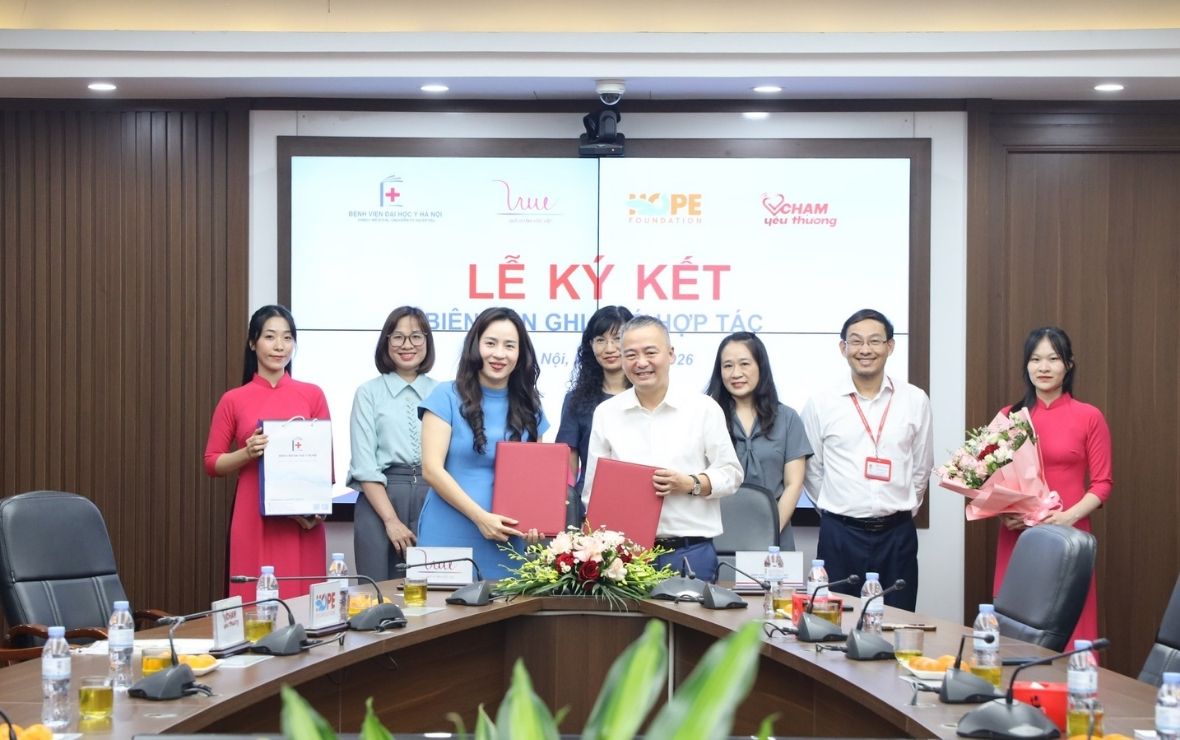 Partnership signing with Hanoi Medical University Hospital
